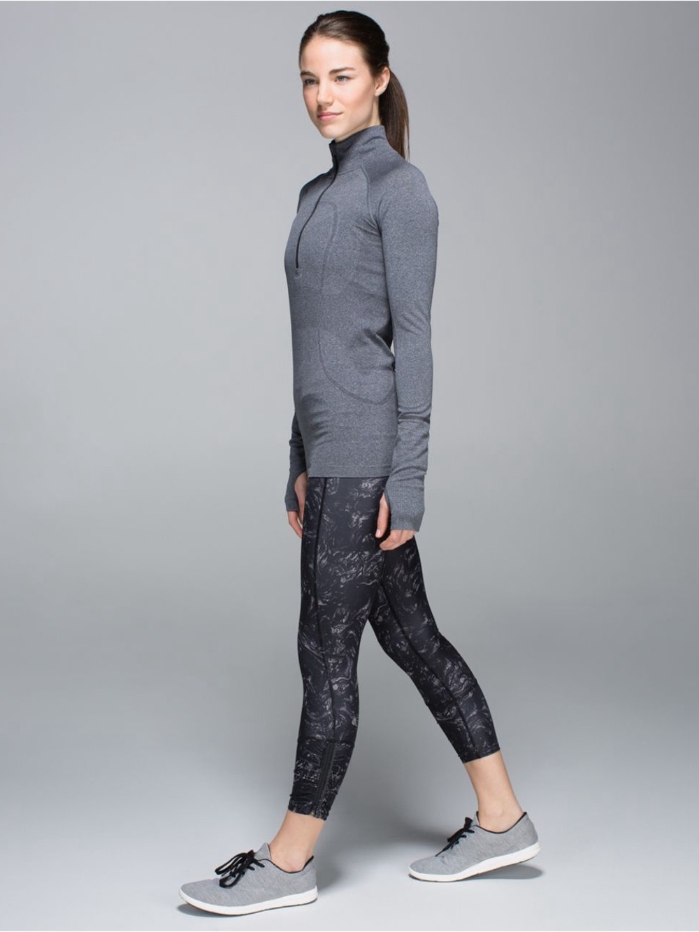 Lululemon Runday Crop *Full-On Luxtreme in Gray / Black Size 8